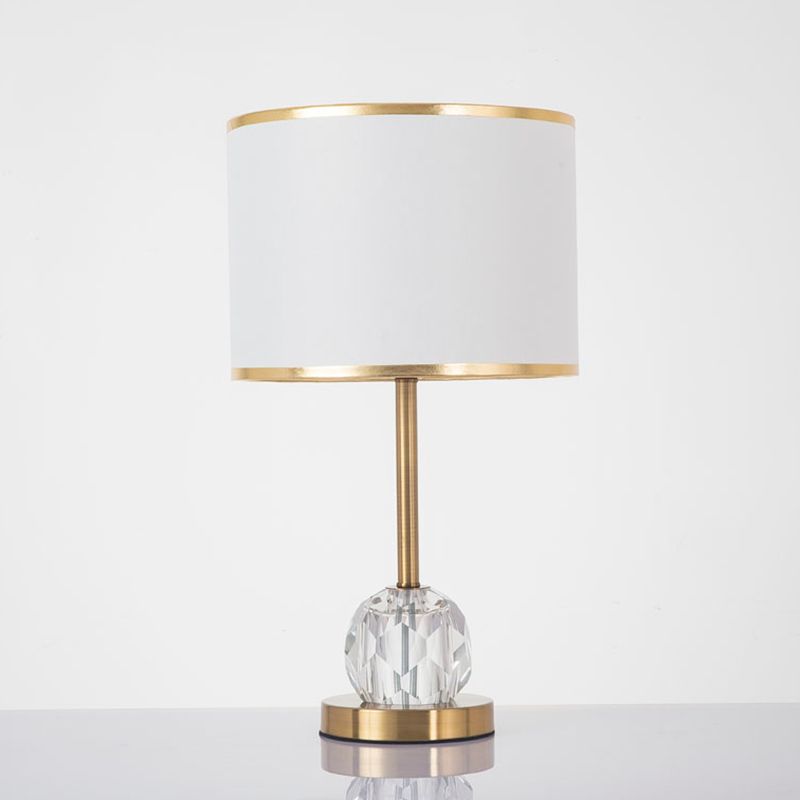 1 lichte trommelschaduwtafel Licht Traditionele stof Night Stand Lamp In Goud met Orb schuine Cut Crystal Decor