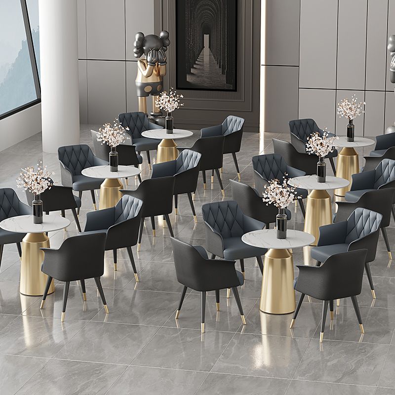 Silla de comedor con brazo de metal Glam, silla lateral de piel sintética para uso en restaurantes