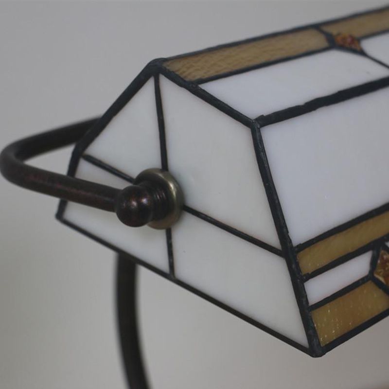 Luce da tavolo da gemma a testa singola macchia di vetrata in stile tiffany in bianco con catena di trazione