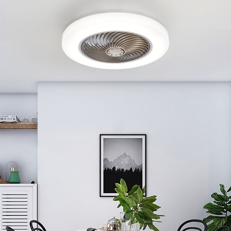 Acryl weiße LED -Deckenventilatoren im modernen prägnanten Stil Eisen kreisförmiger Flush -Mount für Schlafzimmer