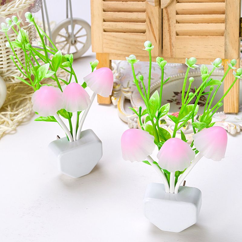 Decorative Seaweed Plastic Wall Lamp Plug-in LED Night Light in Green, Multi-Colored Light