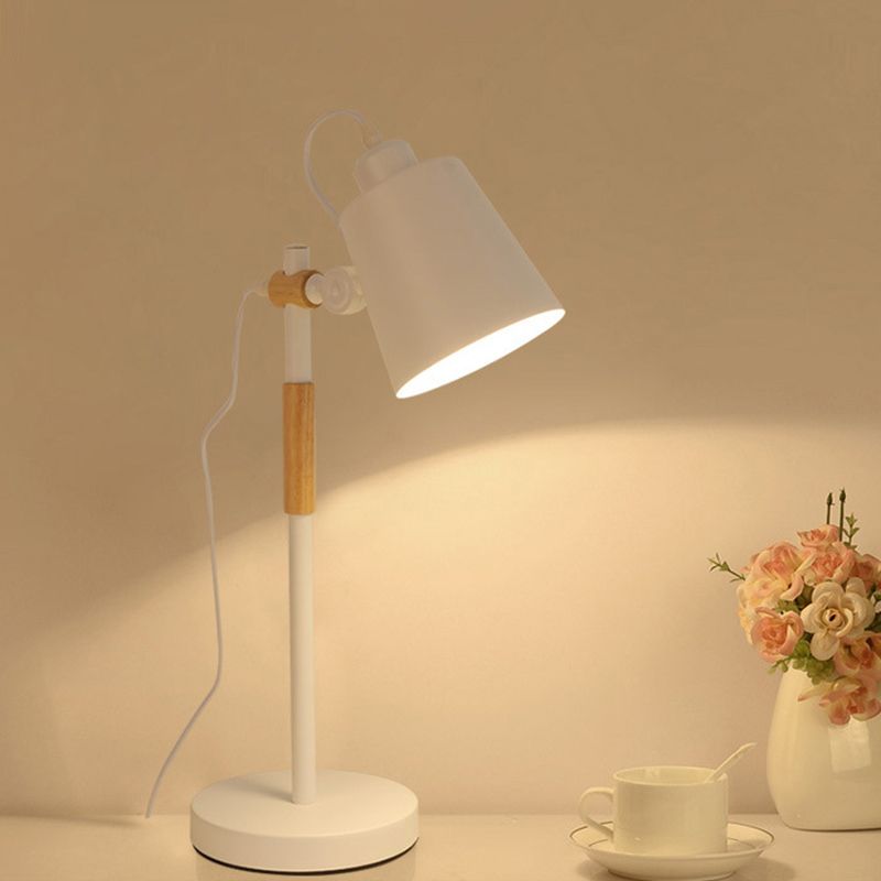 Lámpara de escritorio de tono de cono con pivoteas Metal nórdica de 1 luces Ligera de lectura de la sala de lectura