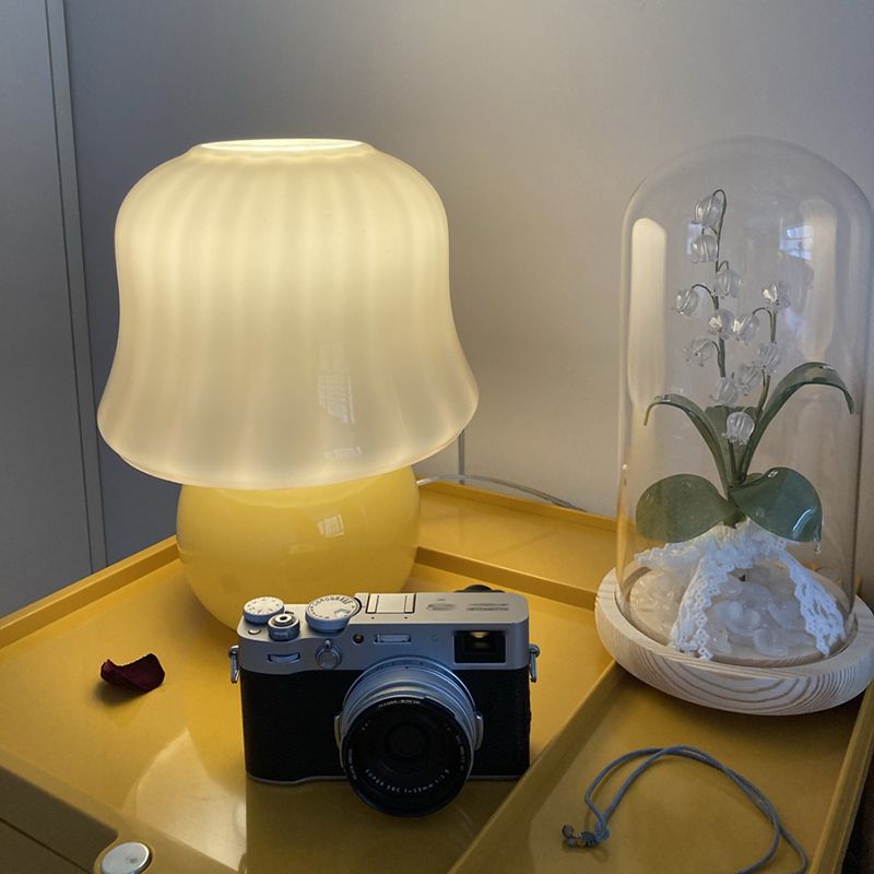 Ultra-modern Simplicity Mushroom Table Lamp Hand-Blown Glass Nightstand Lamp for Bedroom