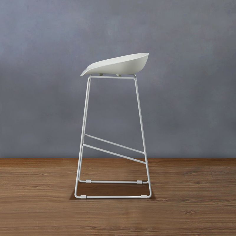 Scandinavian Style Barstool Plastic Low Back Bar Stool with Footrest