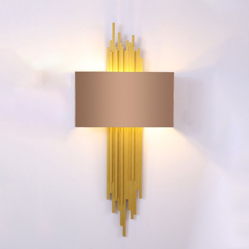 Luminaire en métal d'or postmoderne Lumièrement 2 bulbes d'éclairage mural mural pour chambre à coucher