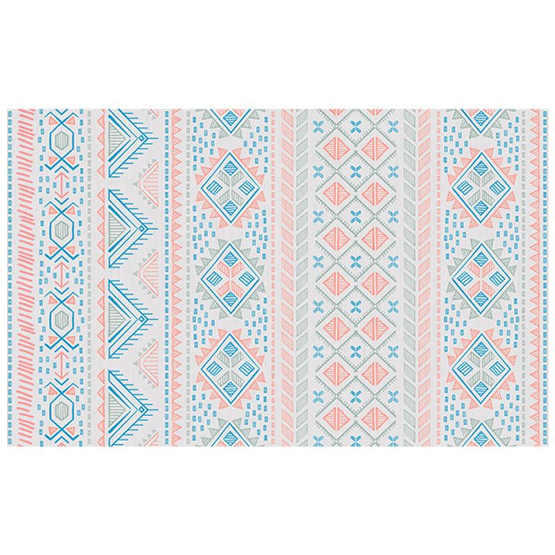 Tapis à imprimé tribal de ton blanc