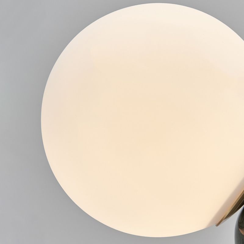 Lámpara de mesa de globo de vidrio en el estilo artístico moderno Luz de mesa de mármol para el dormitorio