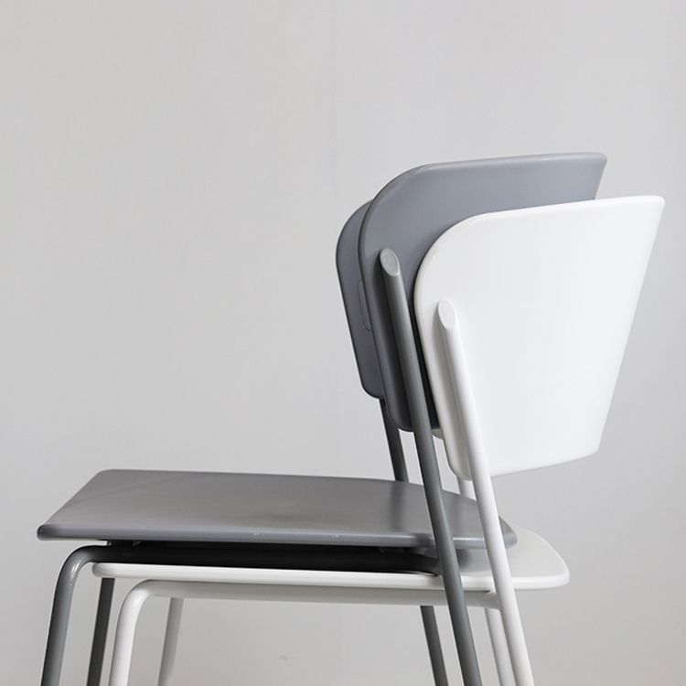 Silla lateral escandinava de plástico para interiores y exteriores, silla con respaldo abierto