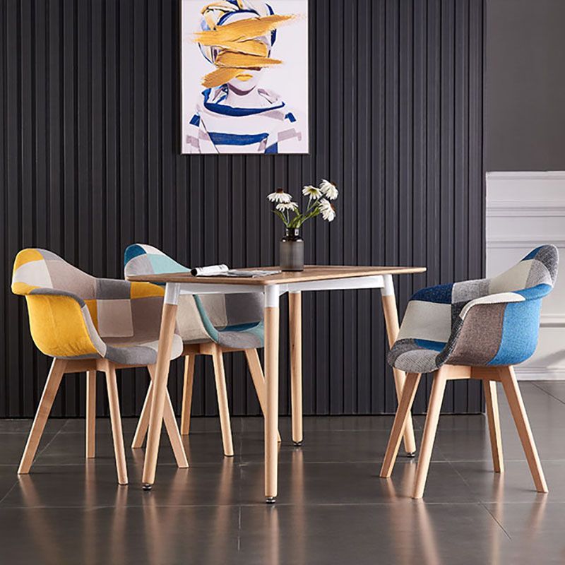 Ristorante la sedia a braccio imbottita scandinava.