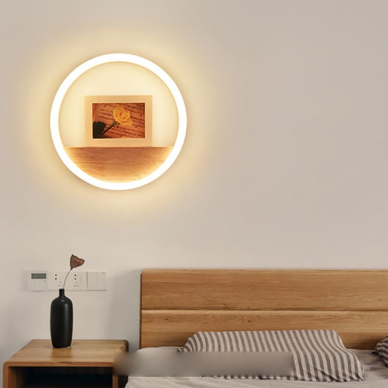 Luce murale murale minimalista a forma di applique a forma di O con scaffale in legno