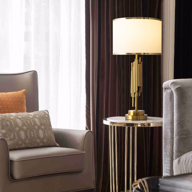 Mesa de forma de batería Lámpara de dormitorio de metal de estilo contemporáneo de estilo en blanco