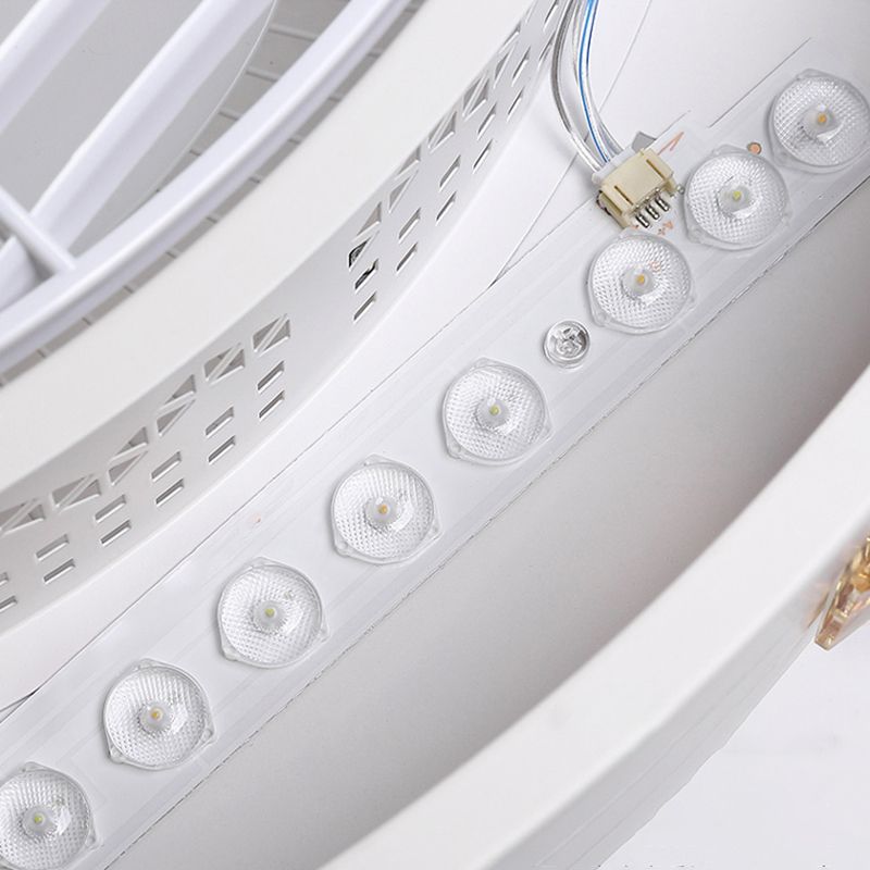 Weiß ausgehöhlter Deckenventilator Nordic Metal LED Runde Halbblüzlicht für Schlafzimmer