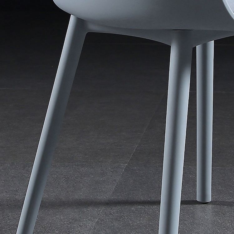 Silla auxiliar de comedor escandinavo de plástico Silla de comedor Parsons con acabado mate (juego de 4)