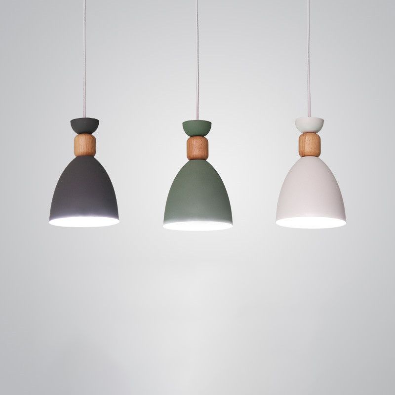 Weinbecher -förmiges multi -hunger -helles helles nordisches Metall 3 Glühbirnen weiße Hanglampe über Tisch