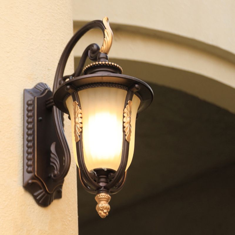 Opaal geribbelde glazen bellmuurlamp traditioneel