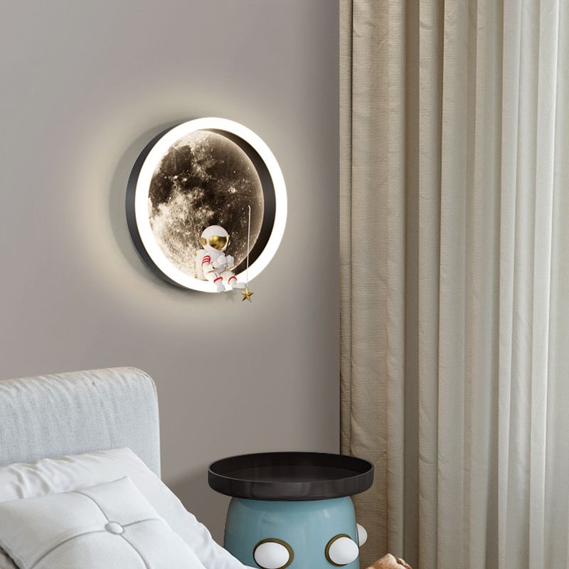 Contemporary Astronaut Wall Light Fixture Creative Wall Light Sconce for Sitting Room