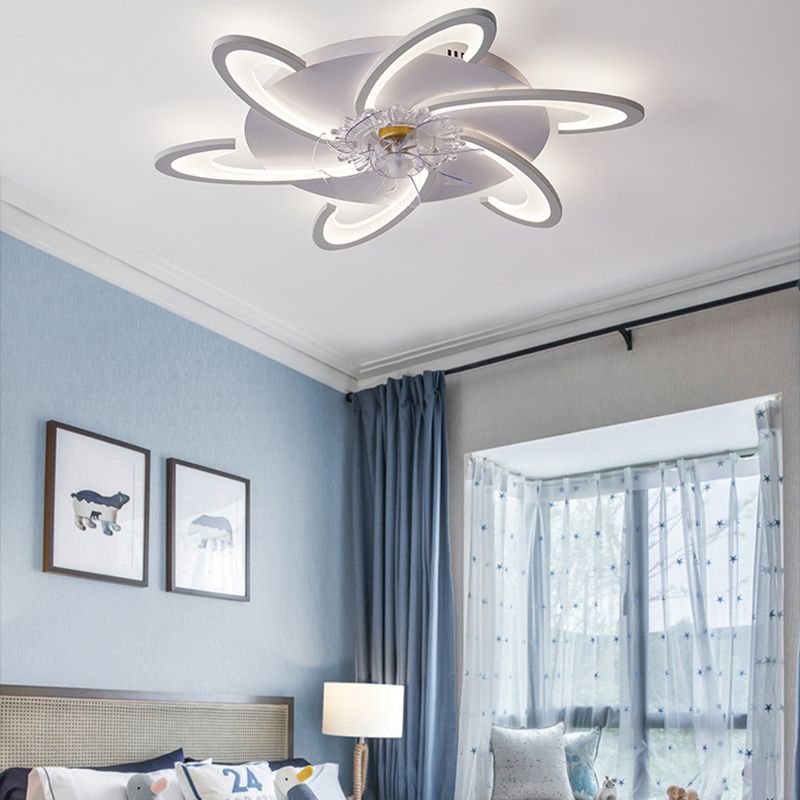 Nordische Metall Deckenlüftungslampe Multi-Head-LED-Flush-Montage-Leuchte mit klarem Kunststofflüfterblatt
