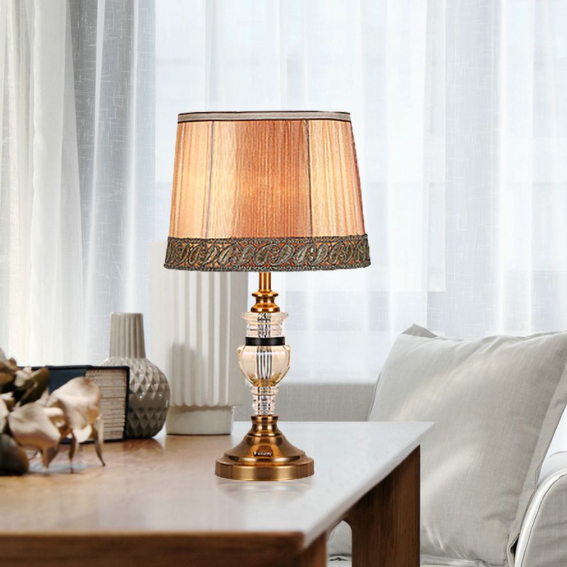 1 Kopf-Urnen-förmige Aufgabenbeleuchtung moderner handgeschnittener Kristall-Nachttisch-Lampe in Braun