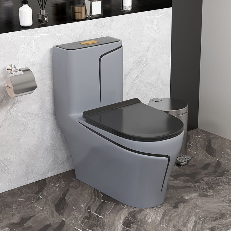 Traditional Flush Toilet Floor Mount One-Piece Toilet with Slow Close Seat