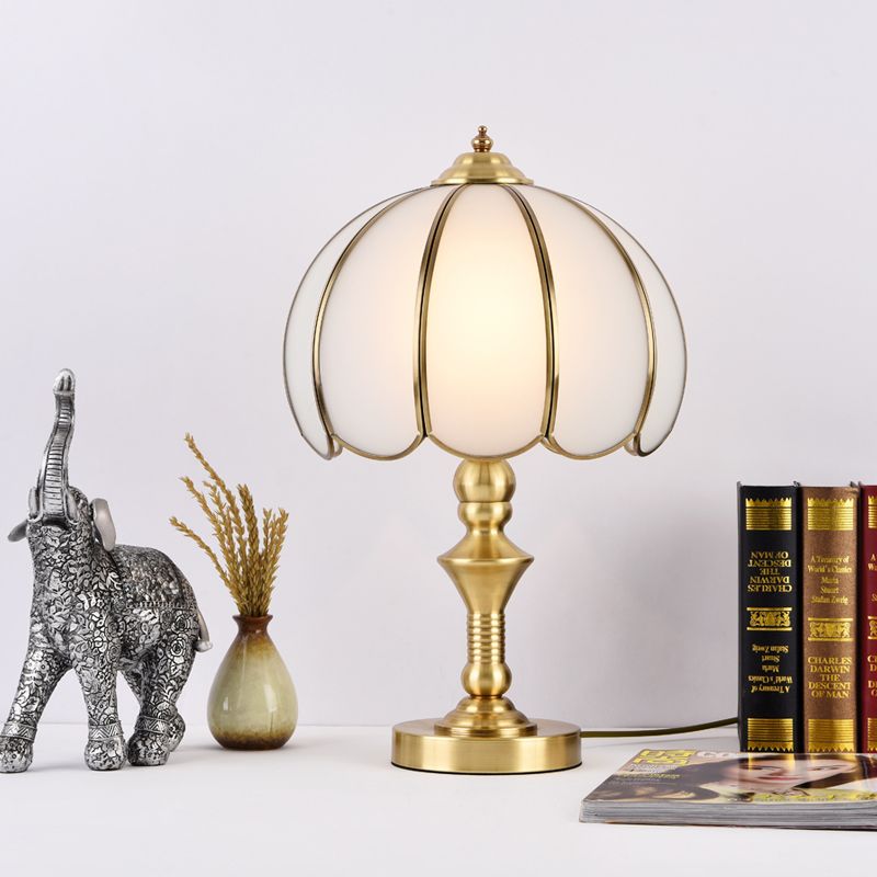 Lampe à table en or colonial feston / évasé 1 éclairage de nuit de colonialisme léger avec base en métal pour chambre à coucher