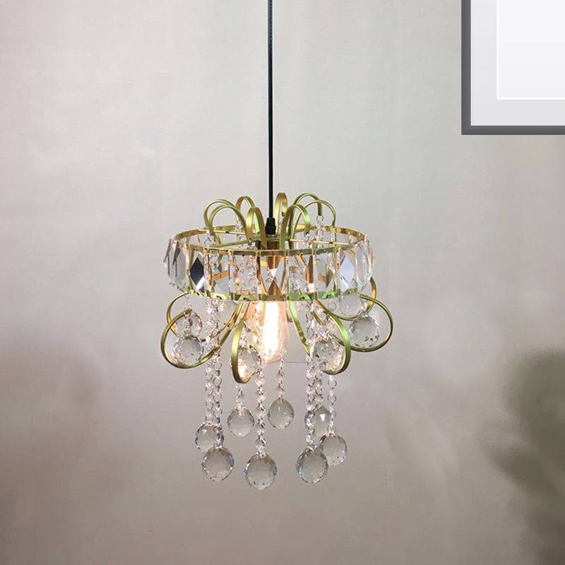 Circular mini suspensión Luz colgante marco de hierro simple 1 Bulbo de oro Luz de techo de luz con gota de cristal