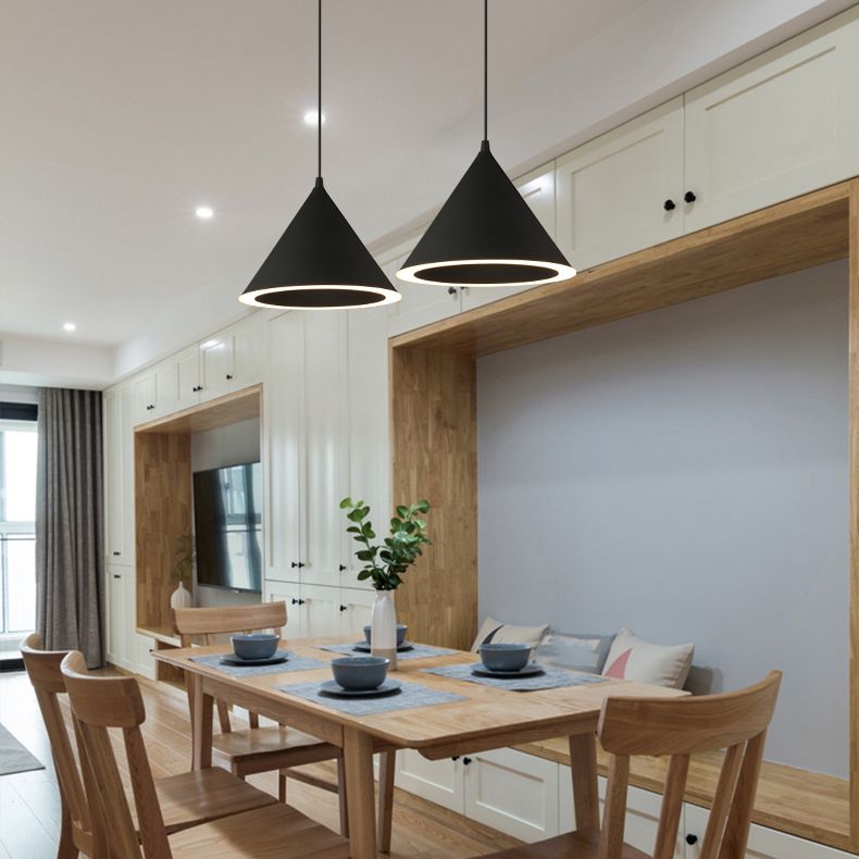 Pendard à LED en forme de cône métallique