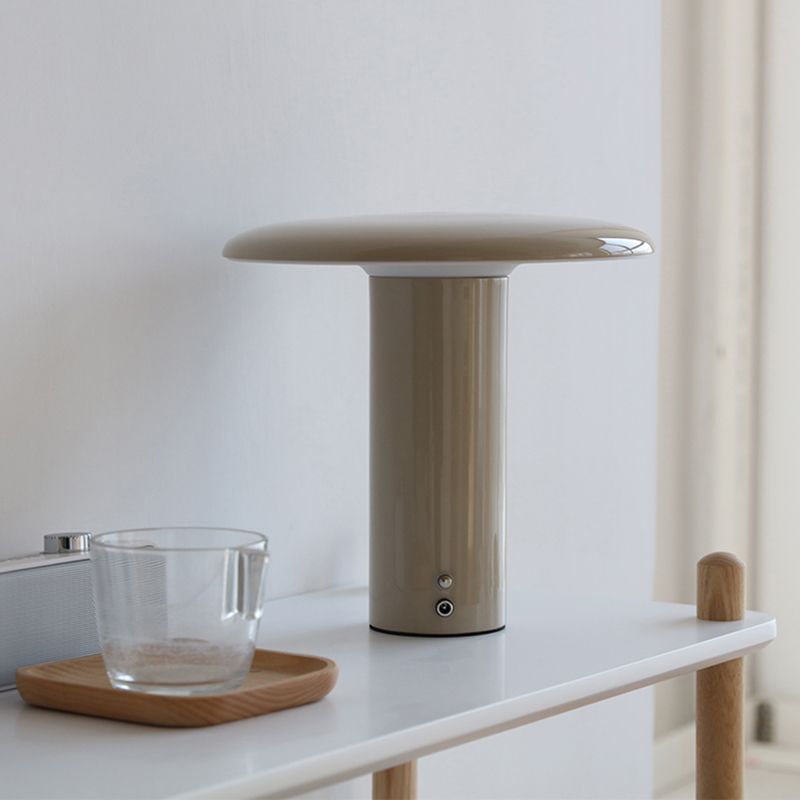 Cercle Table Light Style moderne Metal Night Table Lampe pour le chevet