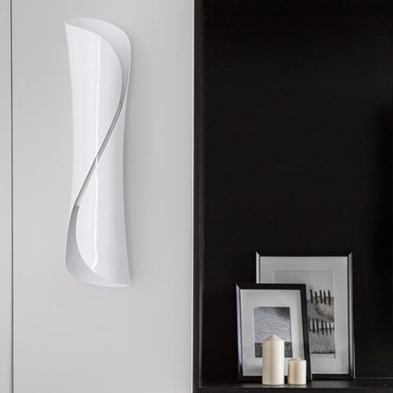 Speciatura da parete della superficie di ferro attorcigliata 21,5 "/31" larga coloniale 2 lampadine nera/bianca.