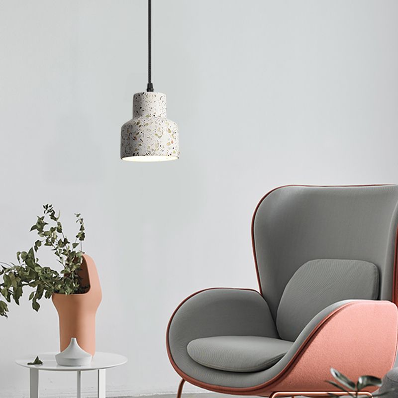 Funzione illuminazione a sospensione ombreggiata in terrazzo in stile minimalista a soffitto appeso in bianco