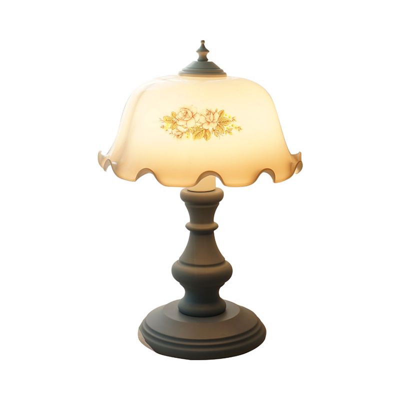 Lampada da comodino con bordo increspato, fiore americano, vetro bianco, lampada da comodino blu a 1 testa