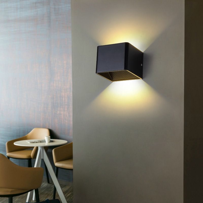 Moderner minimalistischer Stil nach oben und unten LED Wandleuchte Metal 2 Lichter Wandleuchten für Außenwand