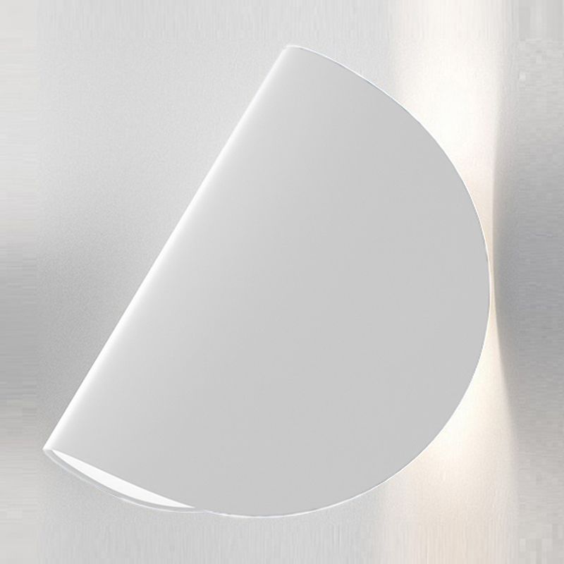 Unique Shade Metal Wall Sconce Modern Style Single Light Wall Mount Light
