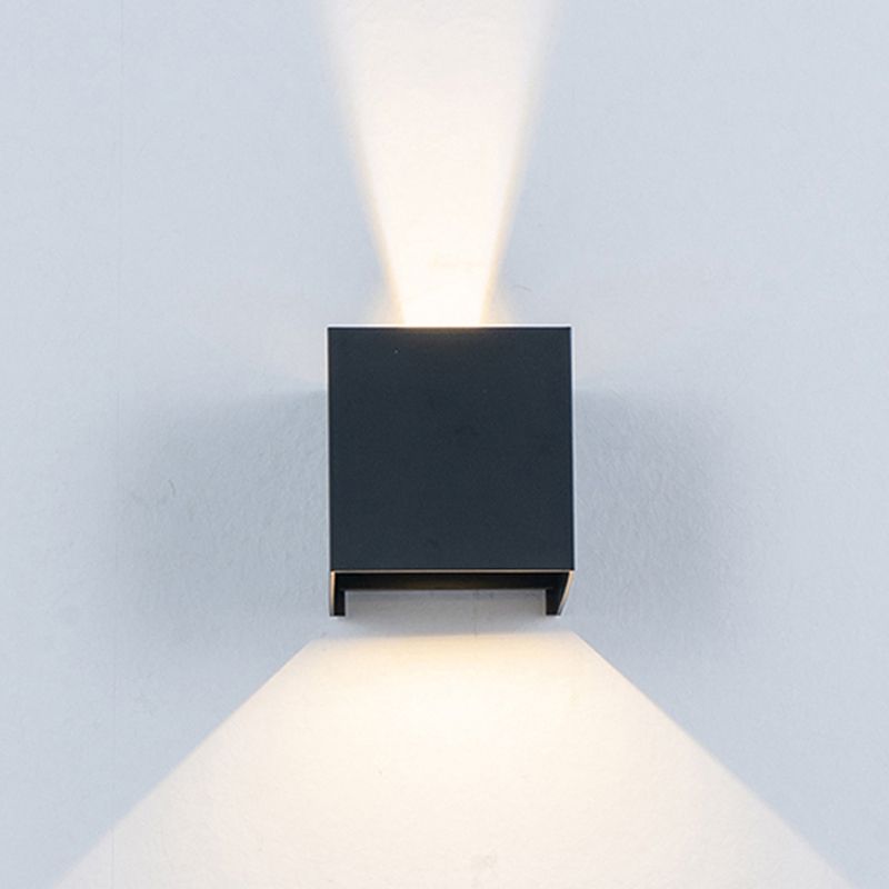 Moderne Stil quadratische Wandleuchte Leuchte Metall 2 Leuchten Wandmontierte Beleuchtung