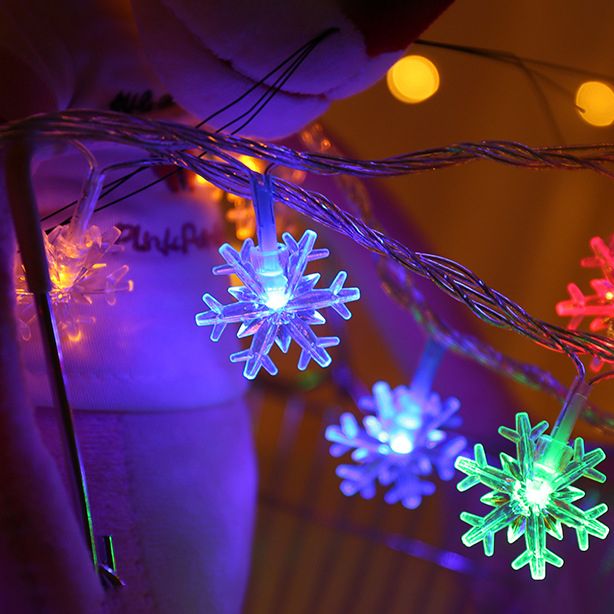 Modern Artistic LED String Lights Plastic Snowflake Decorative Lights for Exterior Spaces