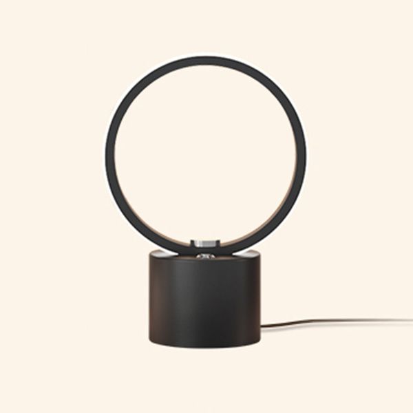 Table de forme linéaire de style moderne