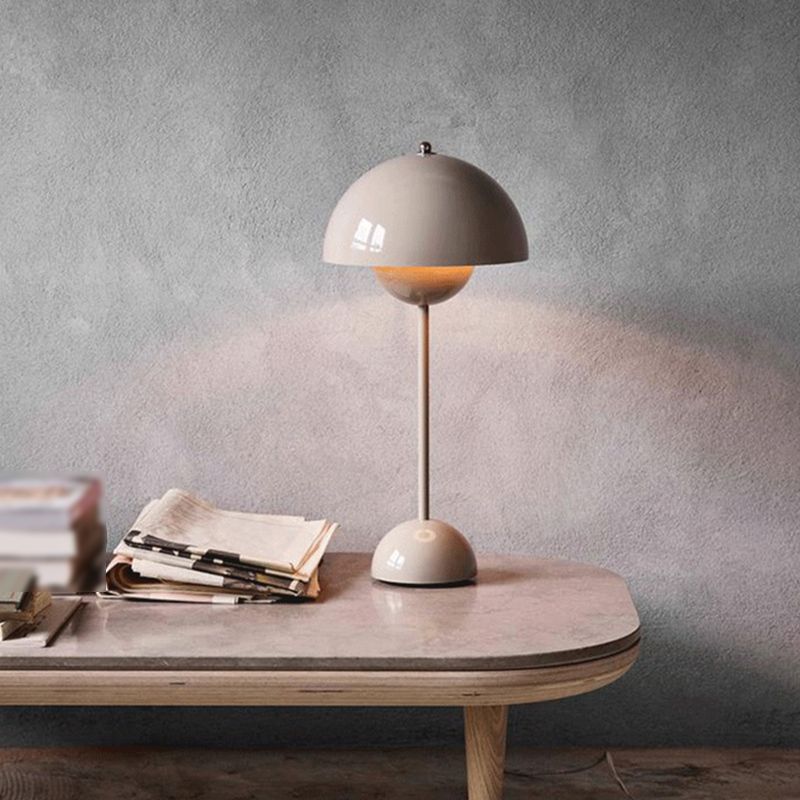 Nordic Style Metal Table Lampe Champignon Colorful Bulb Table Light pour la chambre