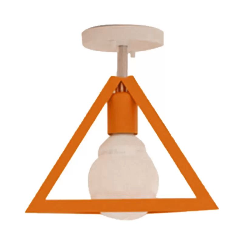 Lámpara de techo semi empotrada de jaula de alambre industrial retro con pantalla triangular Lámpara de techo de metal de 1 cabezal en negro/gris/blanco