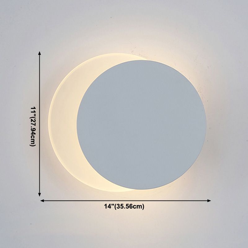 Schlafzimmer mit einer Kopfwand nach Metall postmoderne Wand montiertes Leuchte