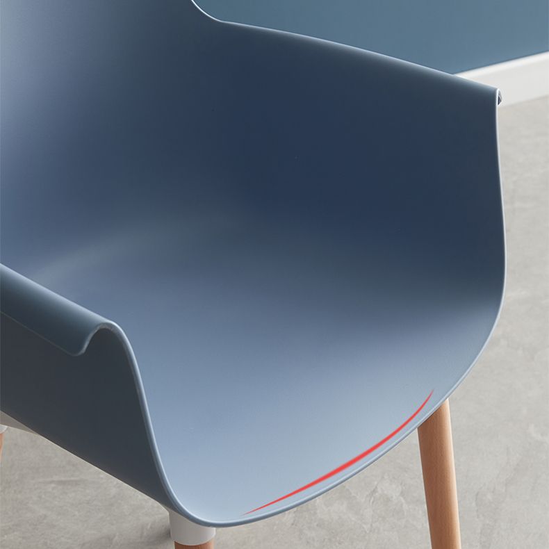Sedia braccio da pranzo scandinavo sedia posteriore con gambe in legno per uso domestico
