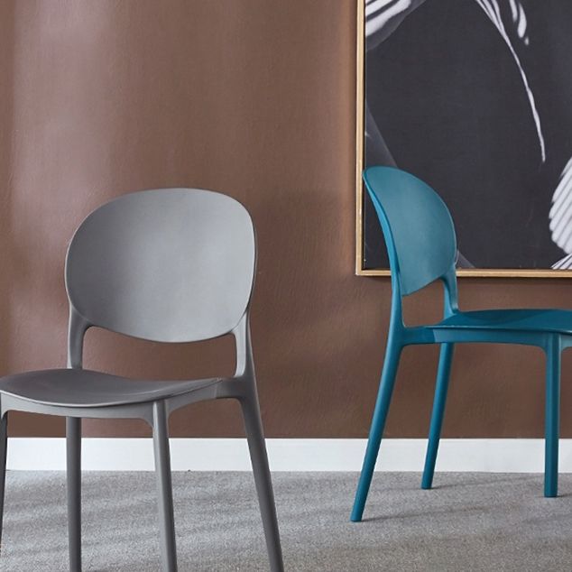 Plástico contemporáneo que cena la parte posterior abierta del final mate de la silla lateral que cena la silla lateral