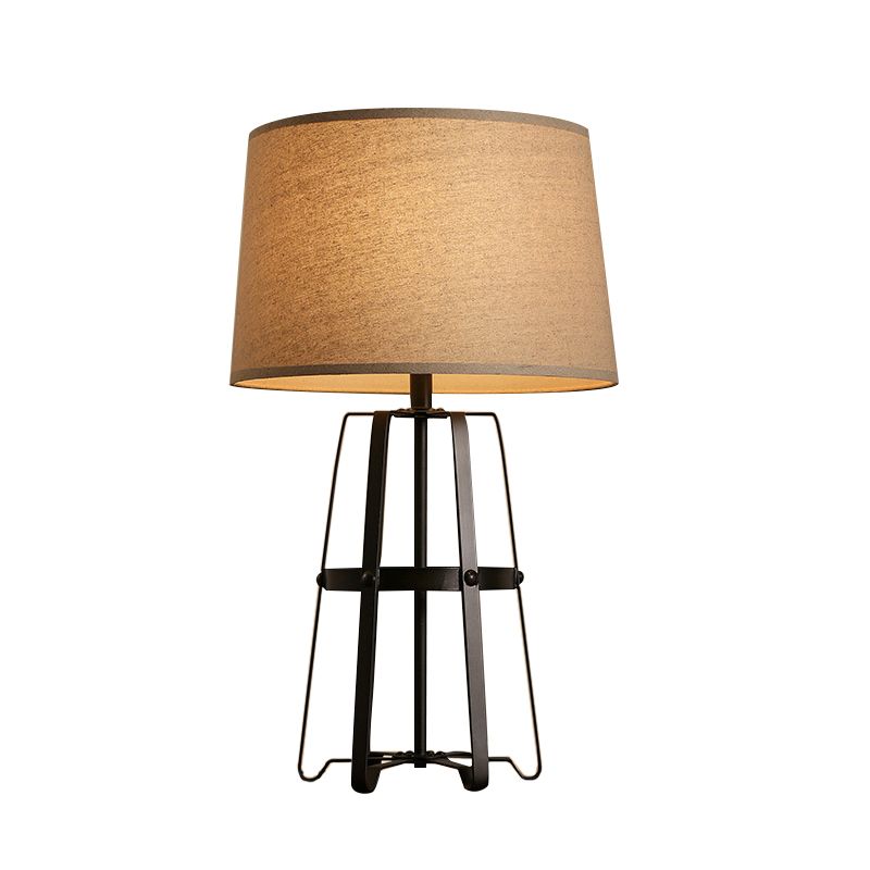 Lampada da scrivania per soggiorno a 1 testa in tessuto stile campagna con illuminazione da tavolo a tamburo marrone con base a telaio