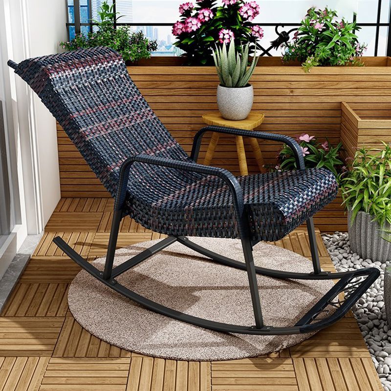 Modern Spindle Rattan Rocking Chair Wheel Handrail Design Rocker Chair With Black Frame