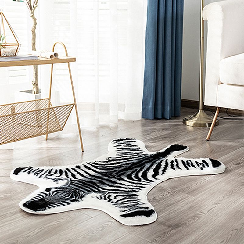Black Zebra Striped Pattern Rug Polypropylene Modern Rug Washable Non-Slip Pet Friendly Carpet for Living Room