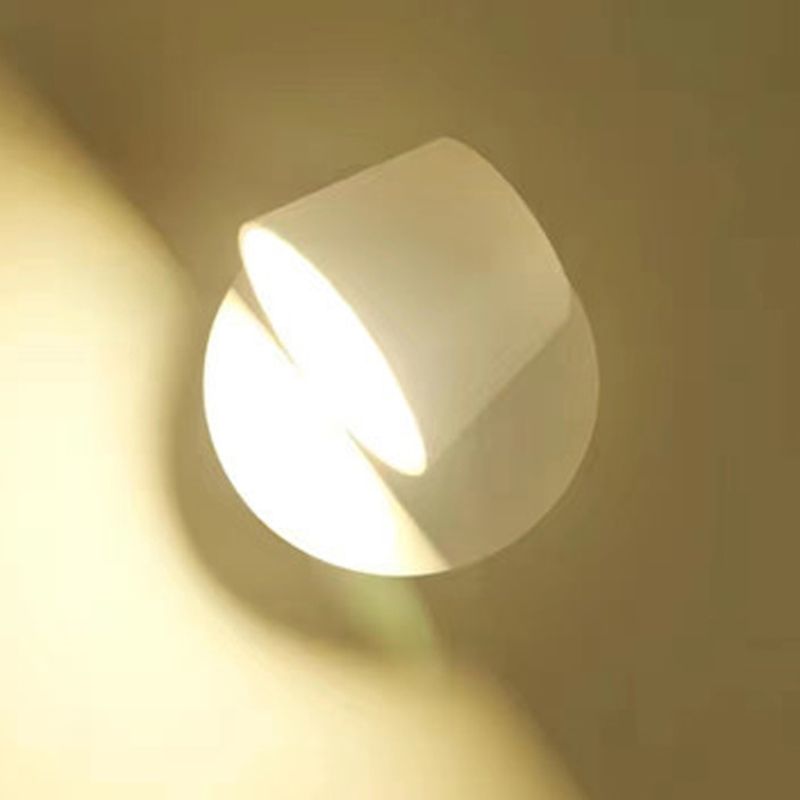 Modern Style Wall Mount Light LED Wall Sconce Light with Plastic for Living Room