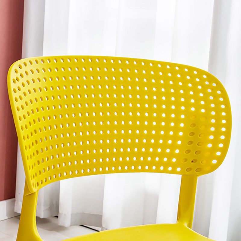 Chaise sans bras de salle à manger en plastique de style contemporain, chaises latérales de salle à manger à dos ouvert