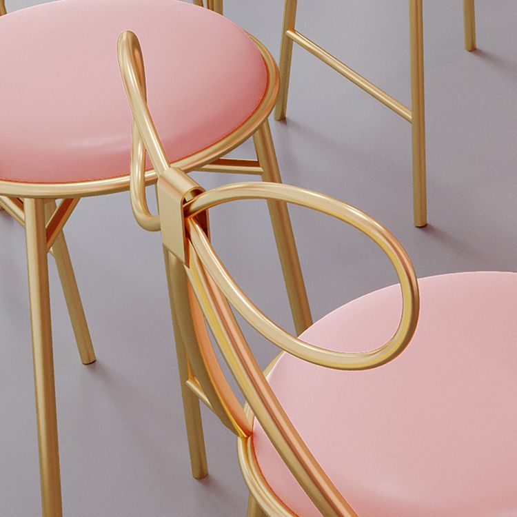 Table blanche de style glam dans le haut en fer et la table de bar à thé à lait en marbre en marbre en marbre