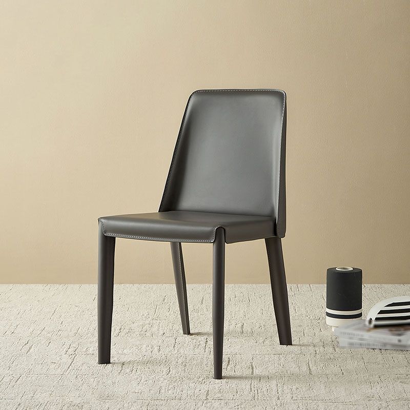 Silla de cuero moderna del comedor Silla sin brazos del metal para el uso del restaurante