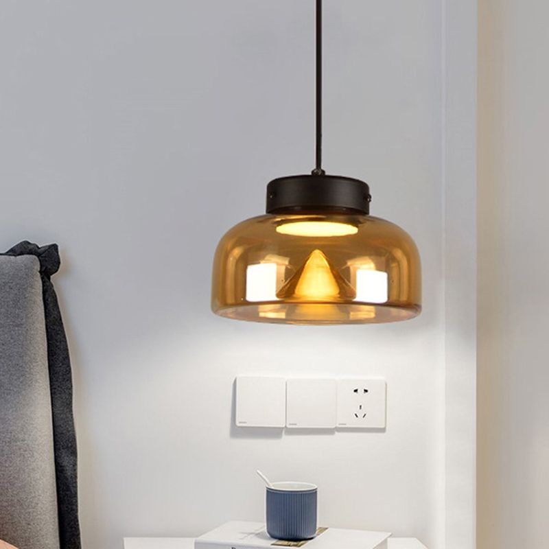Bedide Led Down Lighting Postmodern zwarte hanglamp met kom barnsteenglasschaduw