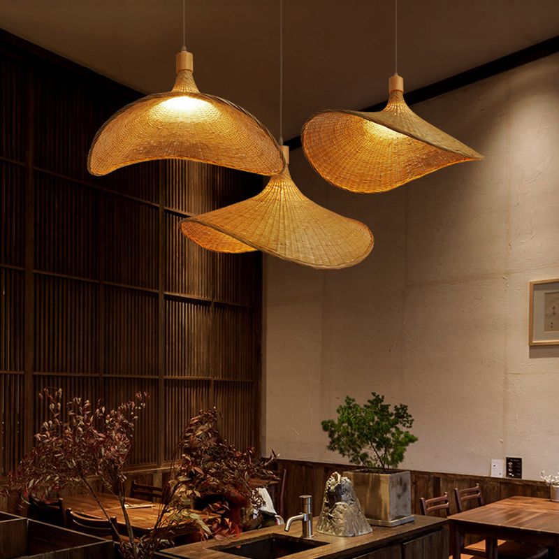 Beige Hut Form Suspension Anhänger Licht zeitgenössischer Stil Rattan Anhänger Beleuchtung