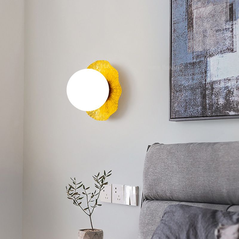 Single Modernism Golden/Black Wall Mounted Sconce Shaded Wall Light for Foyer